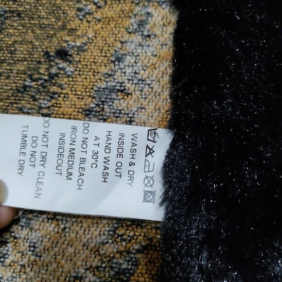 Furious Fur Soft Luxe Cozy Faux Fur Cascading Cape Vest Open Front Vest M - Picture 8 of 12